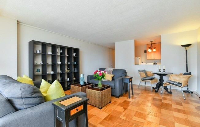 Studio, 1 bath, 635 sqft, $2,575, Unit 14L