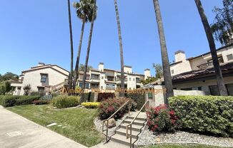 BRIGHT TOP FLOOR 2 BEDROOM CONDO ! Vaulted Ceilings at The Villas II