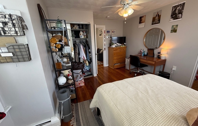 3 beds, 1 bath, 1,296 sqft, $3,400, Unit 3