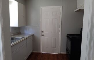 3 beds, 1 bath, $750