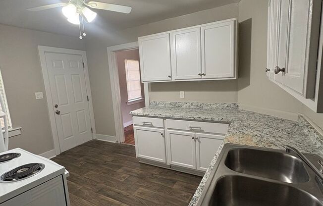 Spacious 2bedroom Duplex $500.00 off first months Rent