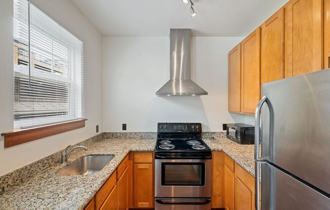 Studio, 1 bath, 359 sqft, $1,325, Unit 301