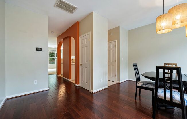 $500 lease signing incentive! Fantastic 2 Bed, 2.5 Bath Townhome in great Raleigh location!