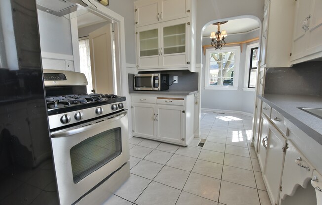 Charming 3 Bedroom 1 Bath Home in Prestigious Willow Glen Location!