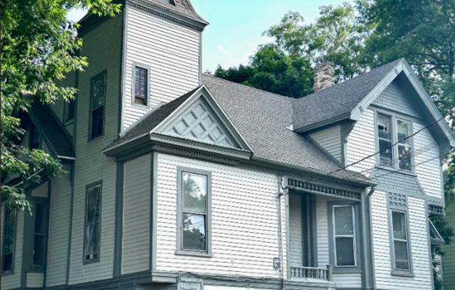 Historic Victorian Apartments Near North Avenue