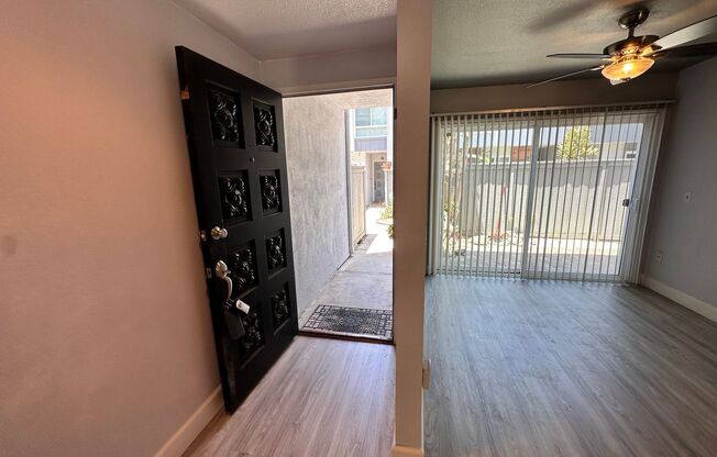 Townhouse - 2 Story, 3 Bedroom in the Beautiful City of Costa Mesa!