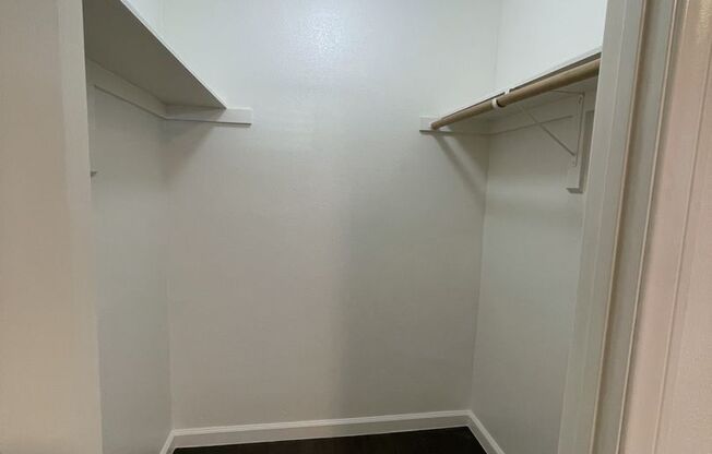 2 beds, 1 bath, 830 sqft, $1,160, Unit A
