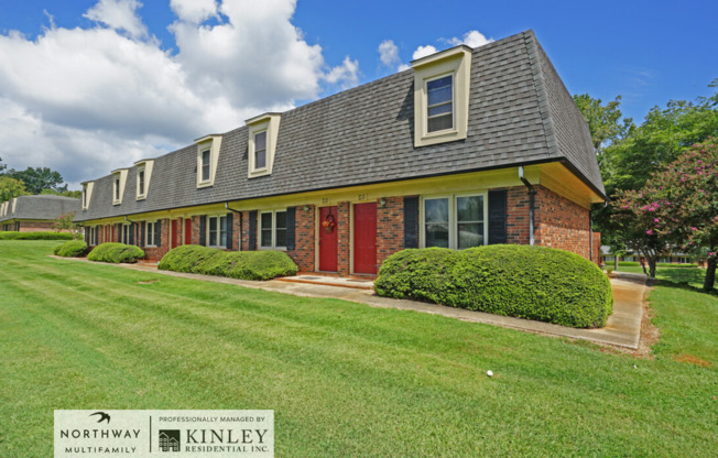 2 beds, 1.5 baths, 907 sqft, $1,300, Unit 14F