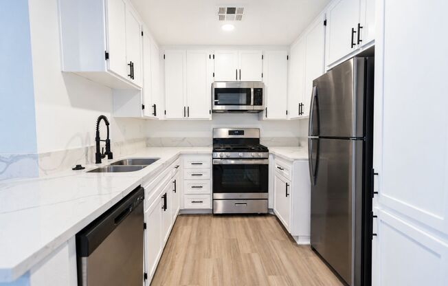 Studio, 1 bath, 600 sqft, $1,548, Unit 408