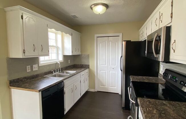 3 beds, 2 baths, $1,400