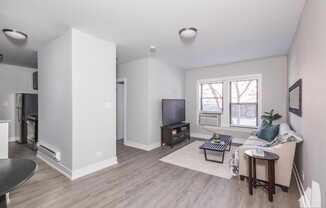 713 W Brompton Ave