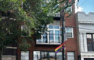 Spacious 3 Bed, 2 Bath Condo - 1800 Sq Ft with Separate Living Room in Lakeview!