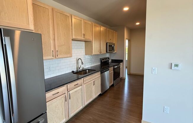2 beds, 1 bath, 929 sqft, $2,150, Unit #414