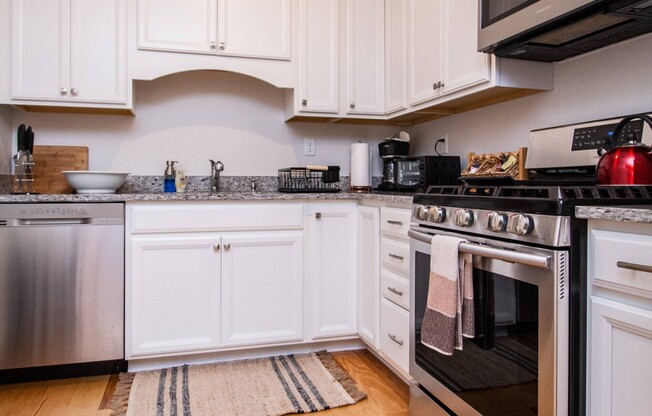 2 beds, 2 baths, 1,000 sqft, $7,800, Unit 4