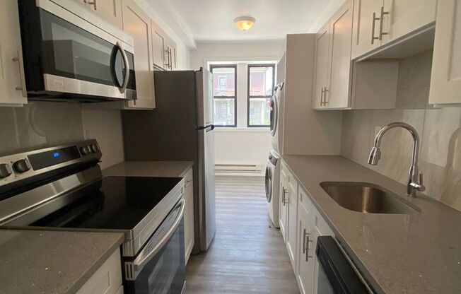 Studio, 1 bath, 450 sqft, $995, Unit 4E