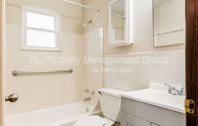 2 beds, 1 bath, 775 sqft, $825, Unit A