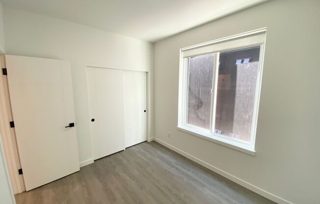 1 bed, 1 bath, 575 sqft, $1,350, Unit 10