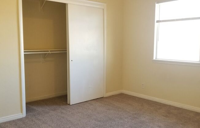 2 beds, 1 bath, 735 sqft, $1,050, Unit A2