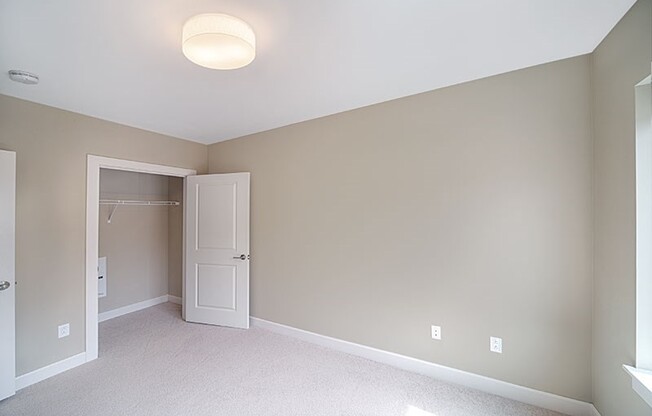 Studio, 1 bath, 614 sqft, $3,415, Unit 217
