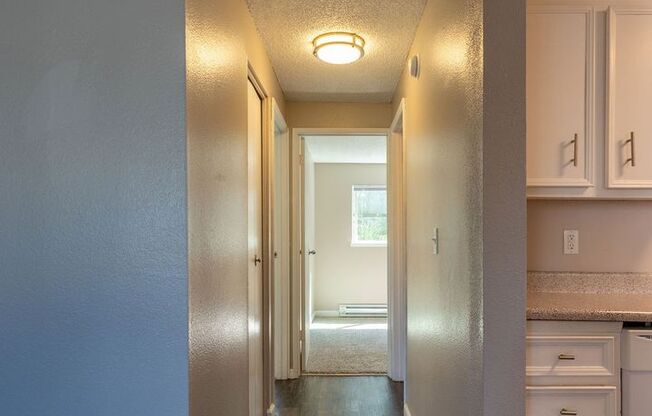 2 beds, 1 bath, 735 sqft, $1,695, Unit 07