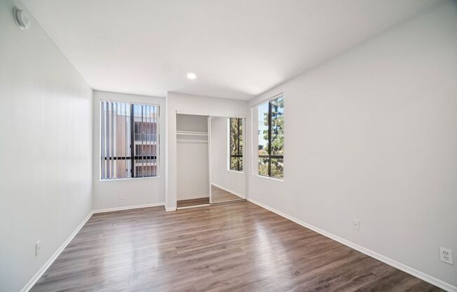 2 beds, 2 baths, 895 sqft, $2,048, Unit 102