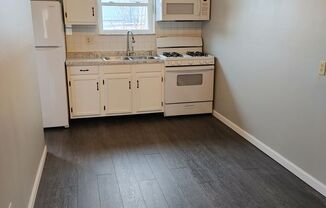 2 beds, 1.5 baths, $995, Unit 102