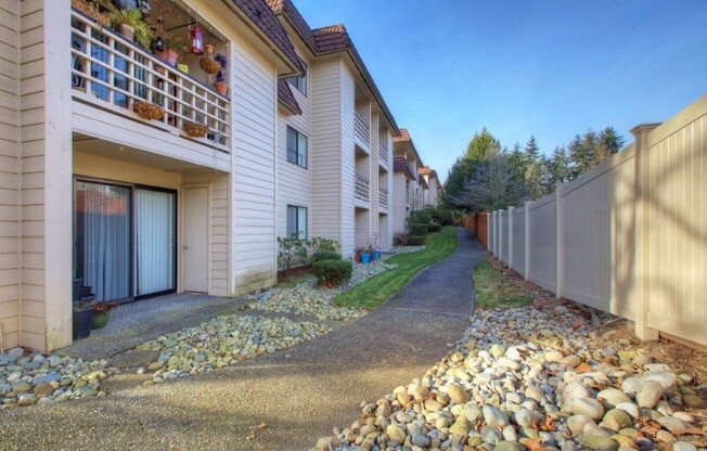 1 bed, 1 bath, 610 sqft, $1,650, Unit B304