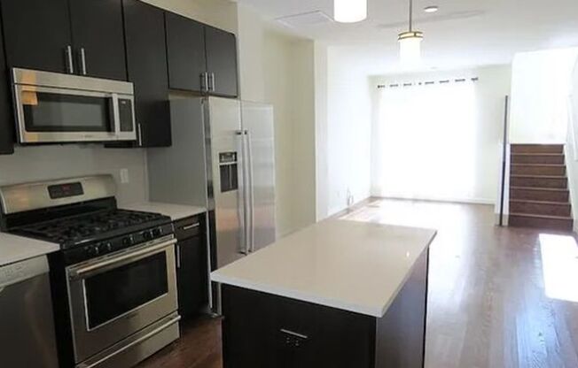 2 beds, 2.5 baths, $3,100, Unit Unit 103