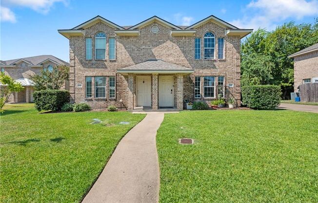 Great 3 Bed, 3 Bath Duplex for Fall 2026 Pre-Lease