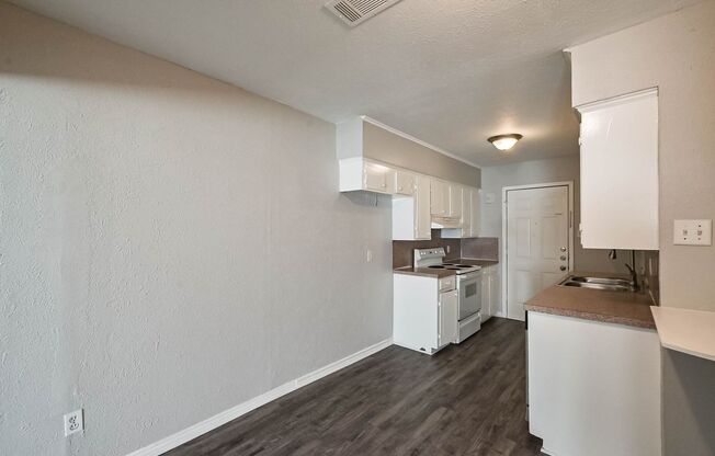 2 beds, 1 bath, $1,325