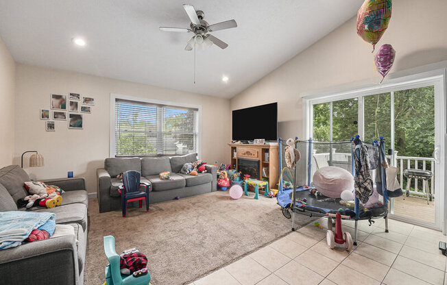 914 SWEET ST NE