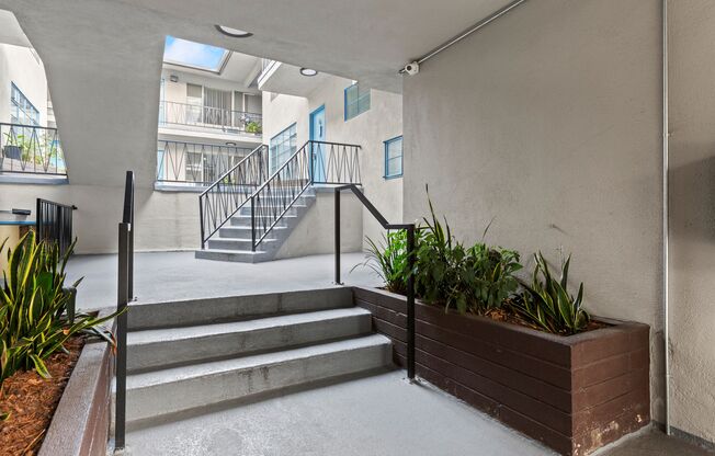 825 S. WINDSOR