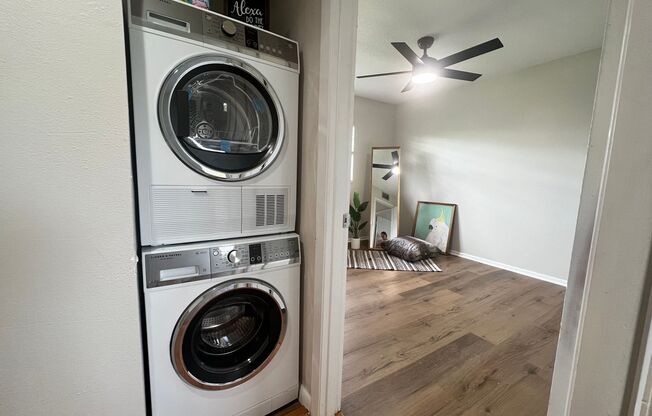 2 beds, 1 bath, 838 sqft, $1,999, Unit 64