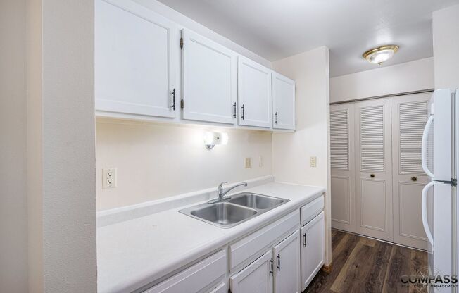 2 beds, 1.5 baths, 884 sqft, $1,275, Unit 102
