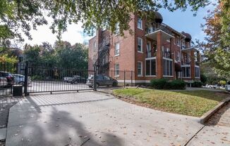 90 ELIZABETH ST