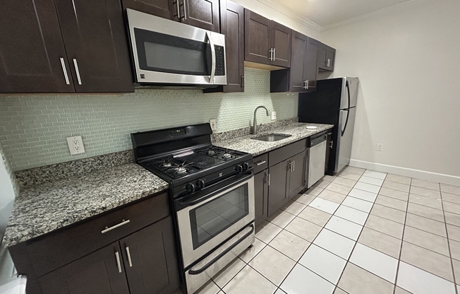 2 beds, 1 bath, 800 sqft, $2,475, Unit 4