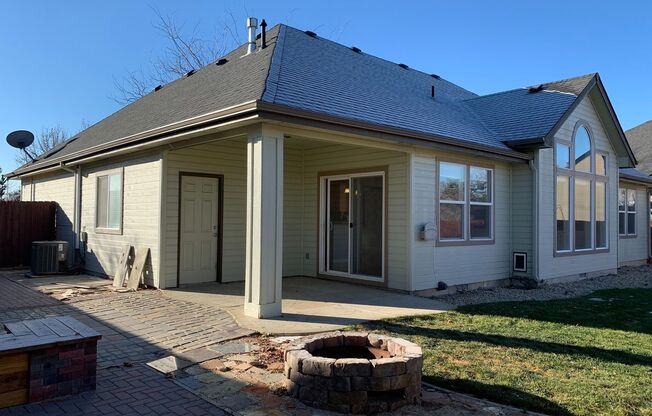 3 beds, 2 baths, $2,295