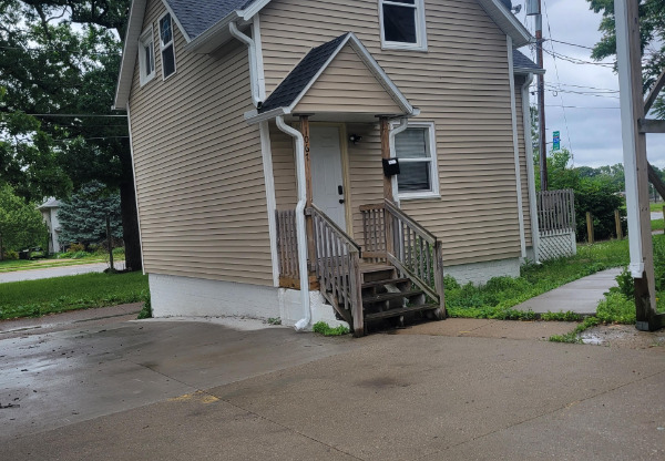 1067 21 ST
