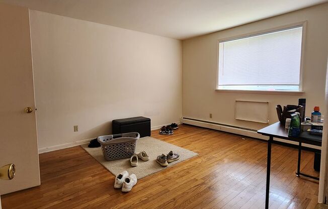 2 beds, 1 bath, 874 sqft, $1,445, Unit C-22