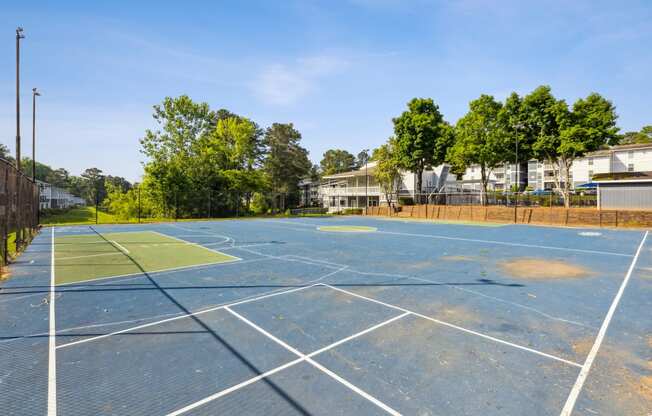 the tennis courts at the whispering winds apartments in pearland tx