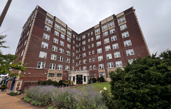 Studio, 1 bath, 400 sqft, $885, Unit 511