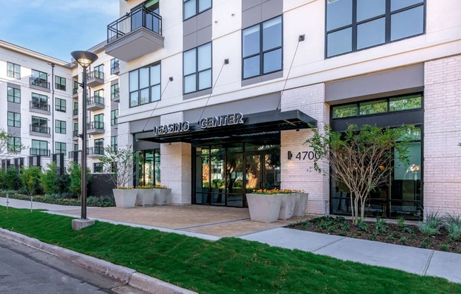 Luxury Apartments In Knox/Henderson