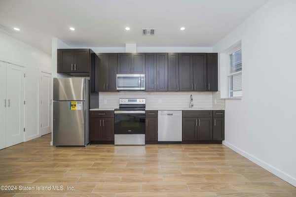 2 beds, 1 bath, 3,300 sqft, $2,700, Unit 3