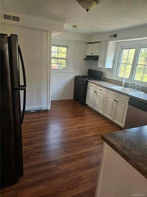 3 beds, 1 bath, 1,200 sqft, $2,500