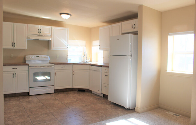 2 beds, 1 bath, $1,600