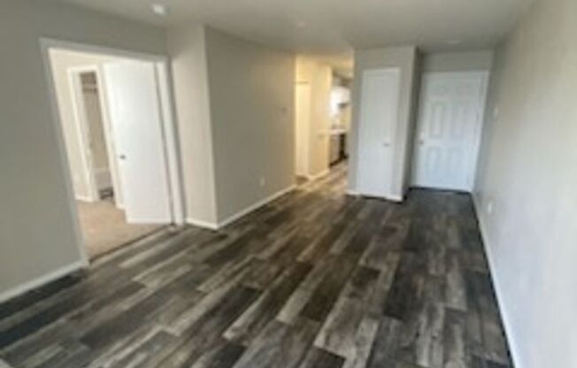 2 beds, 2 baths, 856 sqft, $920, Unit 2827-1805