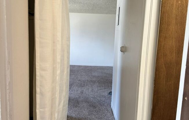 1 bed, 1 bath, $750, Unit Apt 7