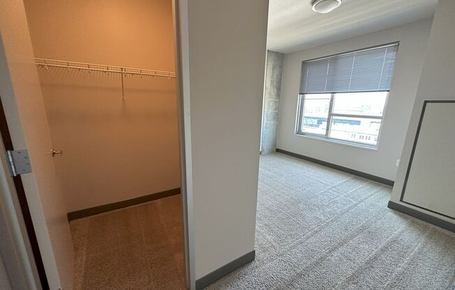 3 beds, 2 baths, 1,292 sqft, $2,800, Unit 1102