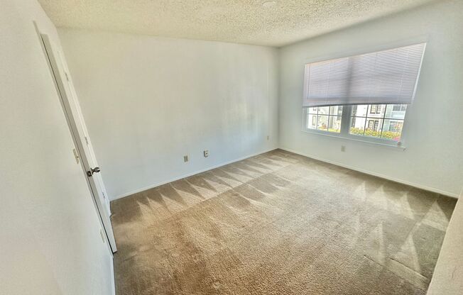 2 beds, 1 bath, 810 sqft, $1,395, Unit r2550n3304