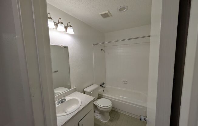 Studio, 1 bath, 480 sqft, $675, Unit 16-B